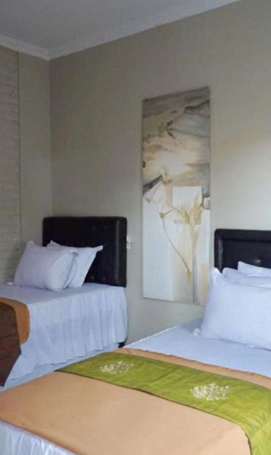 Argya Guesthouse Yogyakarta Exterior photo